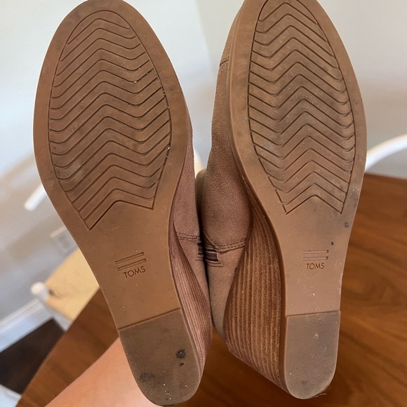 New Toms Women’s Suede Booties Size: 7.5 tan brown - Picture 4 of 7